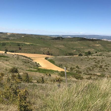 Ma Caravane Dans Les Collines Villeneuve-la-Comptal Экстерьер фото
