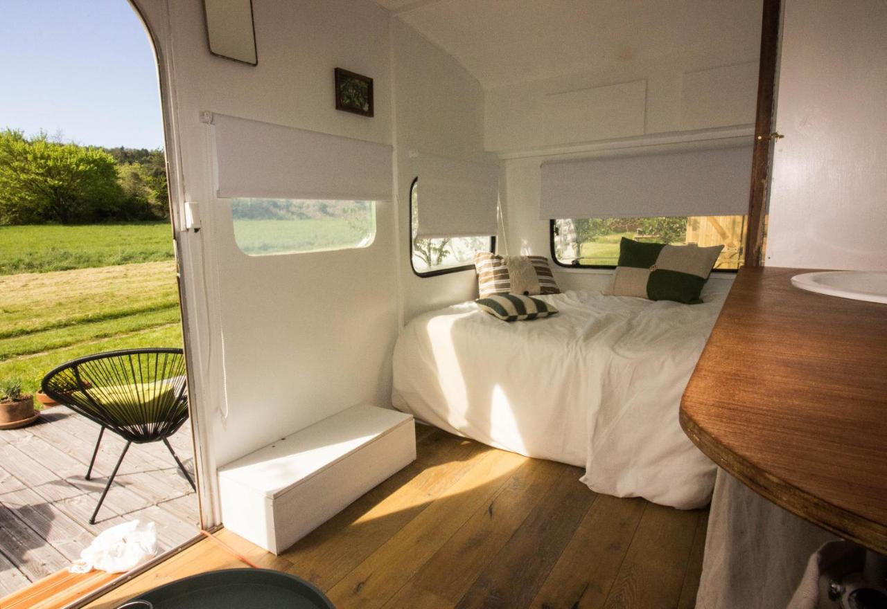 Ma Caravane Dans Les Collines Villeneuve-la-Comptal Экстерьер фото