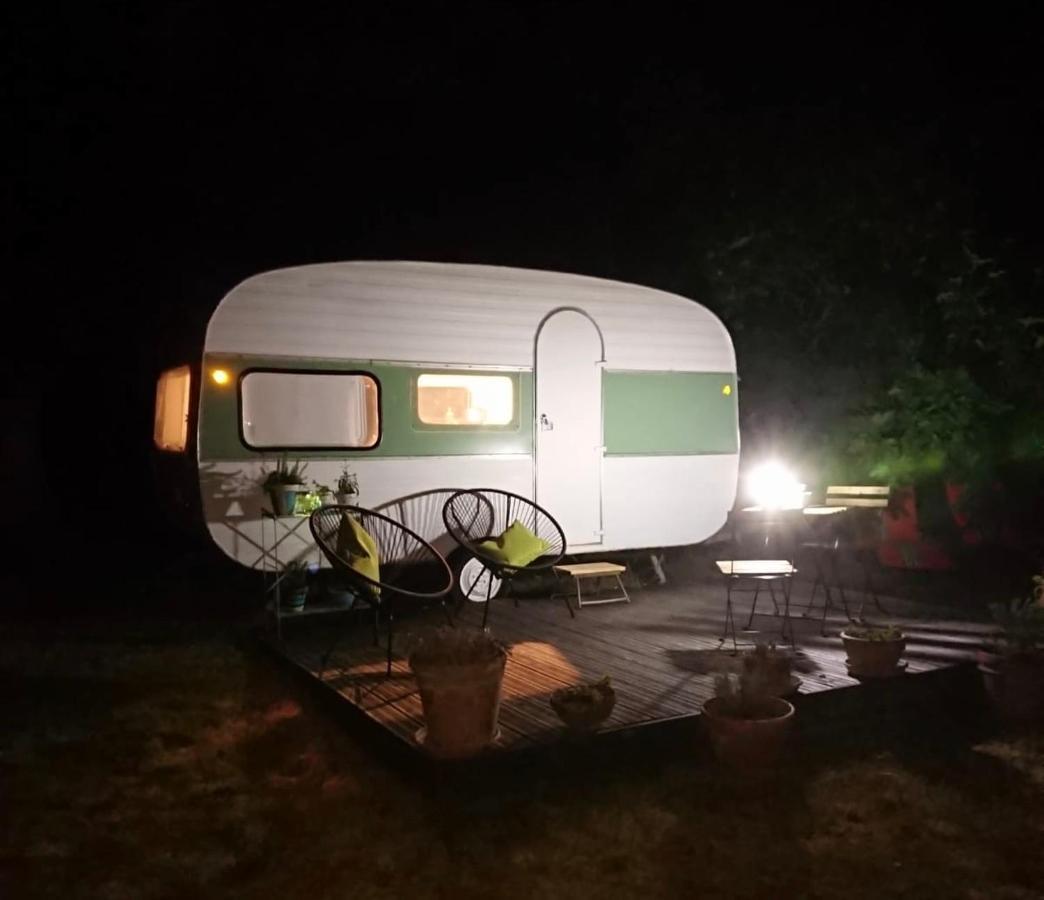 Ma Caravane Dans Les Collines Villeneuve-la-Comptal Экстерьер фото